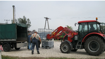 Off-loading at Plawowice – At the oilfield in Poland, the microbial system is staged in drums prior to injection.